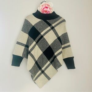 Double Zero Black and Cream Plaid Poncho Medium